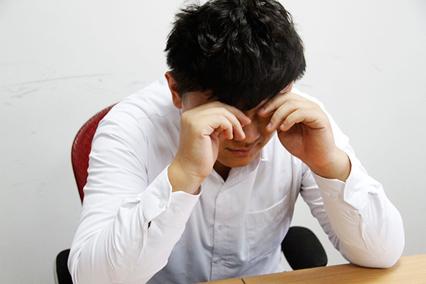 老花眼突然“自愈了”，这正常吗？别高兴得太早，或和1件事有关