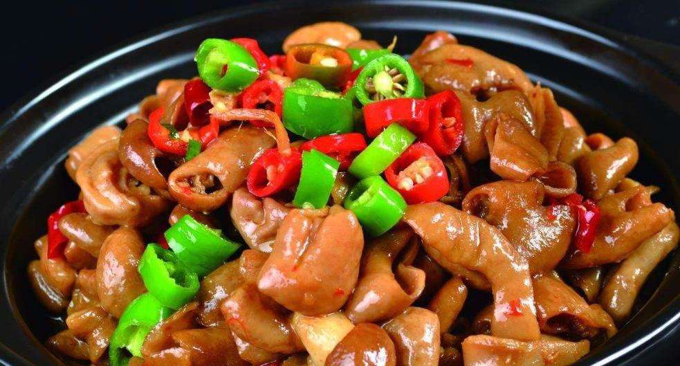 清洗猪大肠时，放醋放碱就错了！大厨教你一招，大肠脆爽无腥味