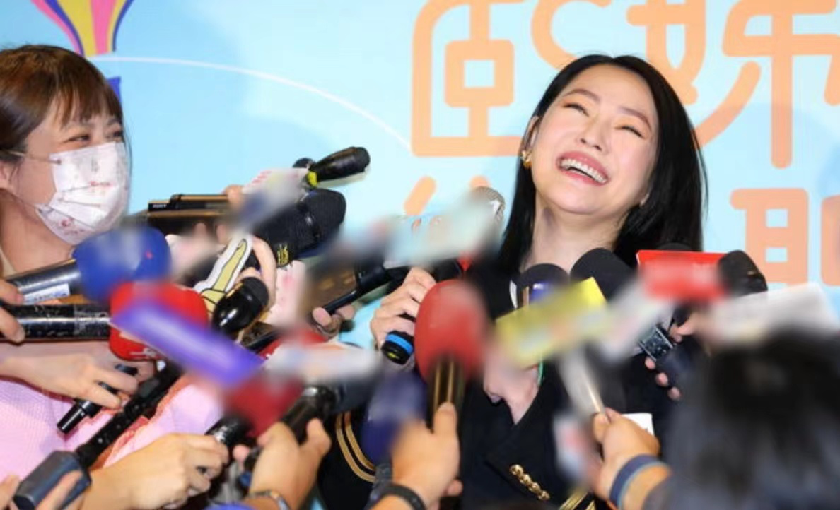 小S拒谈王力宏汪小菲，澄清当年预言是玩笑，希望周杰伦保持下去