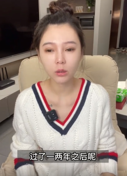 女网红晒整容前后对比照，直言整容太多脸部松弛老10岁，后悔痛哭