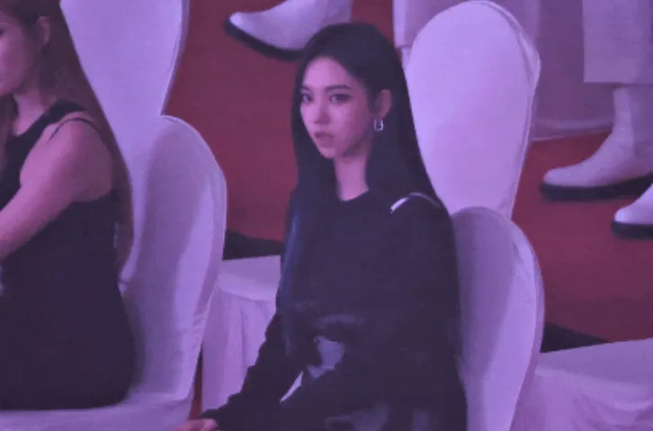 为何Karina看JENNIE的VCR如此惊讶;投票造假团过得“丰衣足食”?