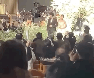 朴信惠崔泰俊说誓词哽咽，忘情接吻超浪漫，新娘孕期过半脸颊圆润