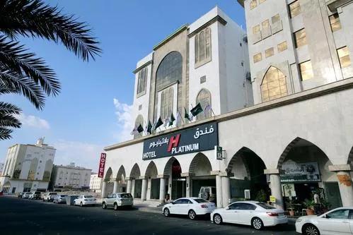 兩個室內泳池，餐廳可容納百人用餐的中東土豪私宅，觀完我很失落