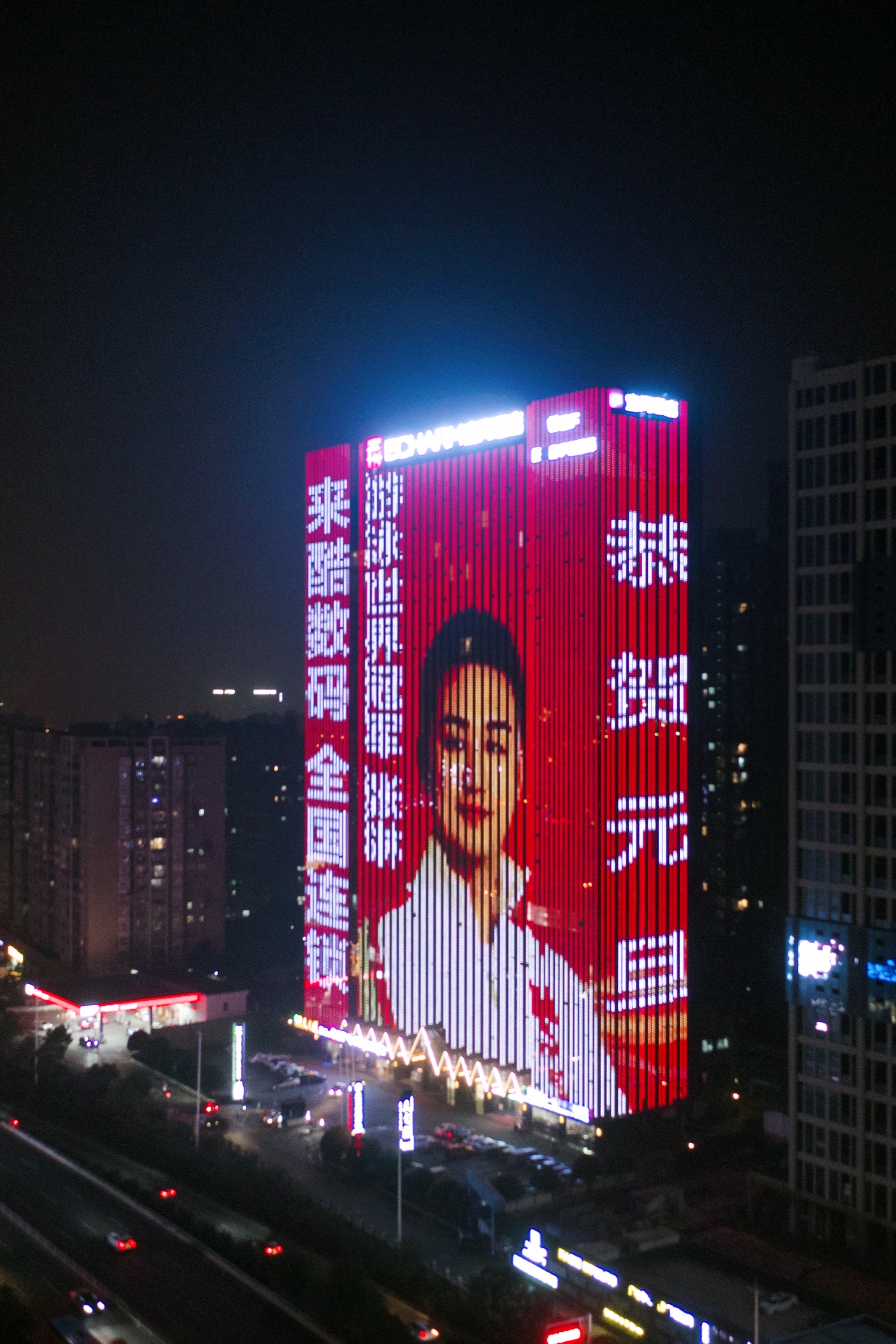 估值千億獨(dú)角獸來(lái)酷占領(lǐng)湘渝地標(biāo)，驚喜閃耀元旦夜空