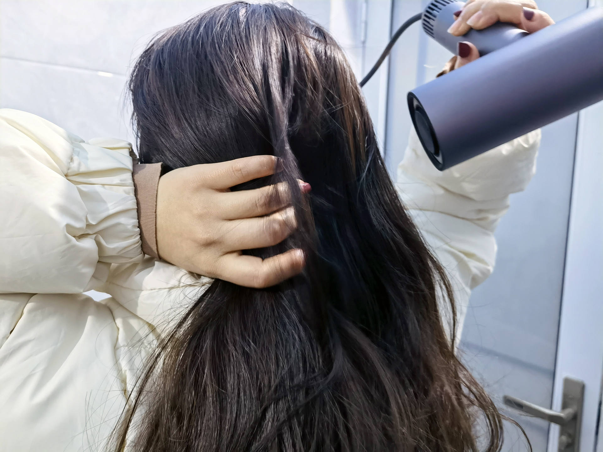 一开始还担心金属外壳会不会很重,女朋友说一点没有累手的感觉,我称了