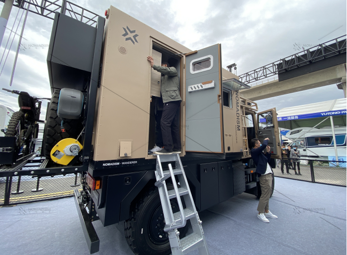 国产越野底盘，一汽解放4×4定制型越野房车TA来了