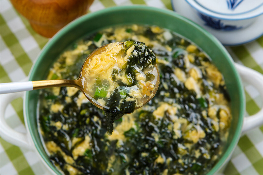 做紫菜蛋花汤，紫菜不用下锅煮，分享正确做法，汤鲜味美营养高