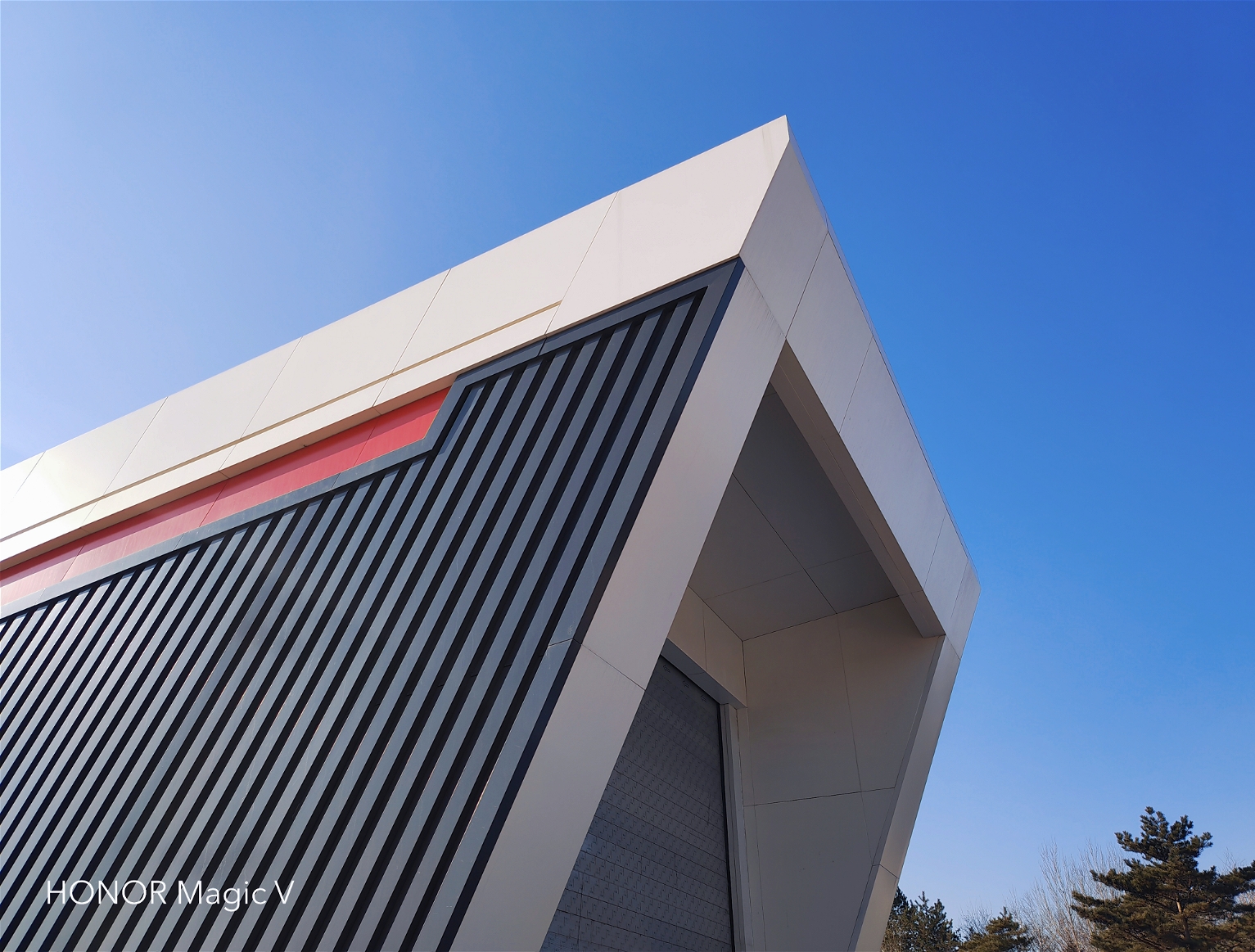 荣耀首款折叠屏Magic V评测：新骁龙8加特，三组镜头影像能力巅峰