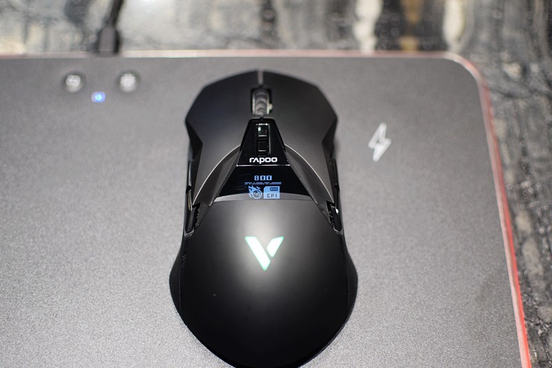 再也不怕没电了 雷柏V10RGB幻彩背光无线充电游戏鼠标硬垫