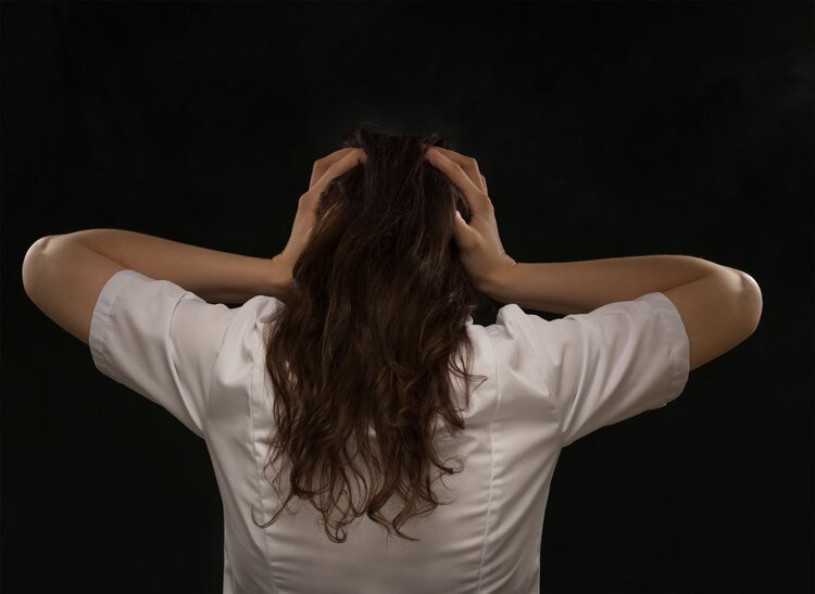 姚贝娜查出乳腺癌时是早期，经过化疗已经痊愈，为何人还是没了？