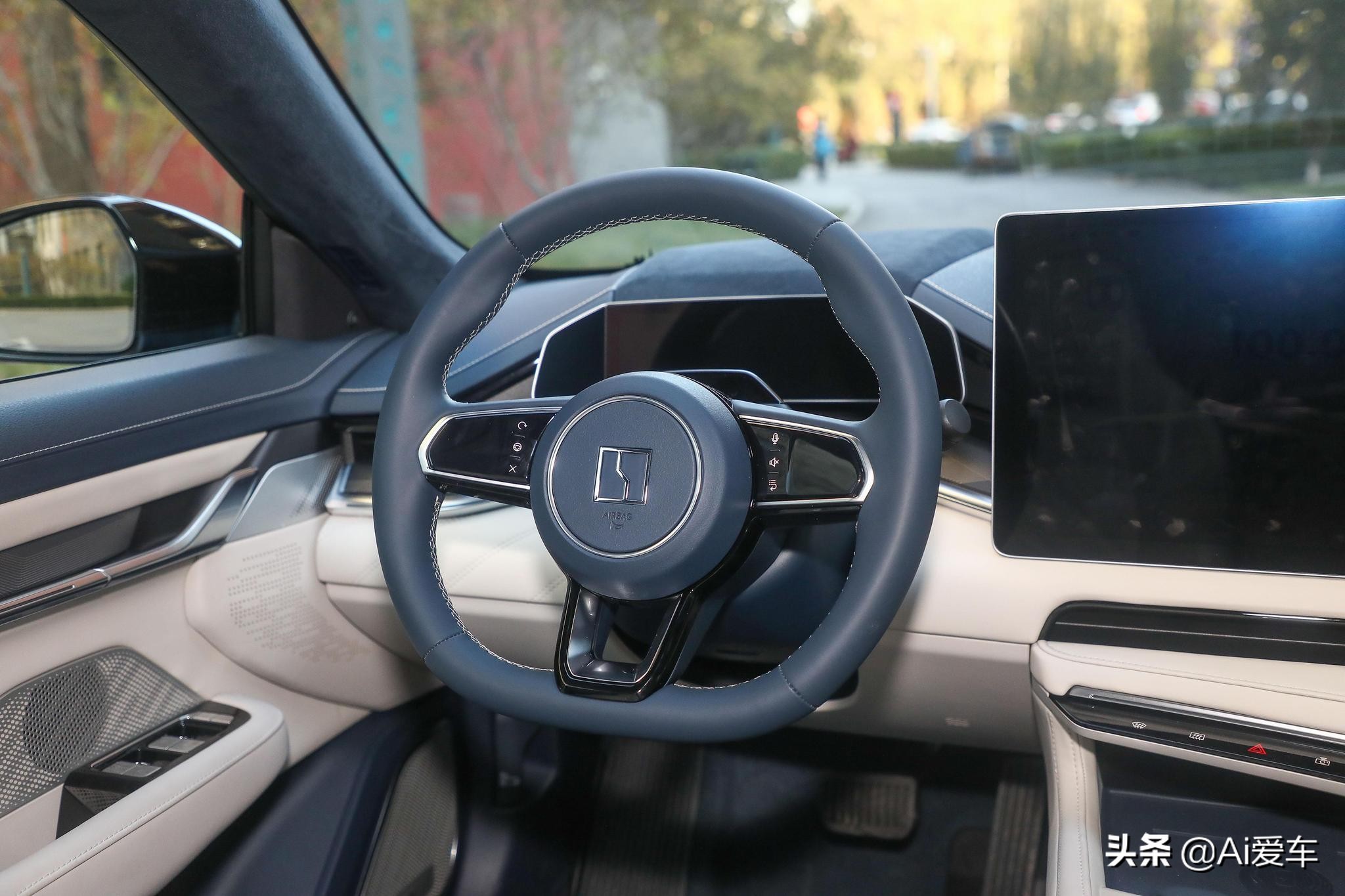 606公里续航带四驱，长轴距性能家用车，破百3.9S，实拍ZEEKR 001