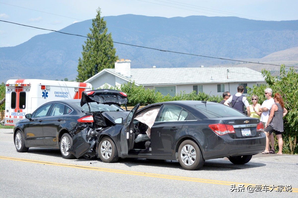 自动挡等红灯，挂D挡踩刹车，你知道变速箱在经历什么吗？