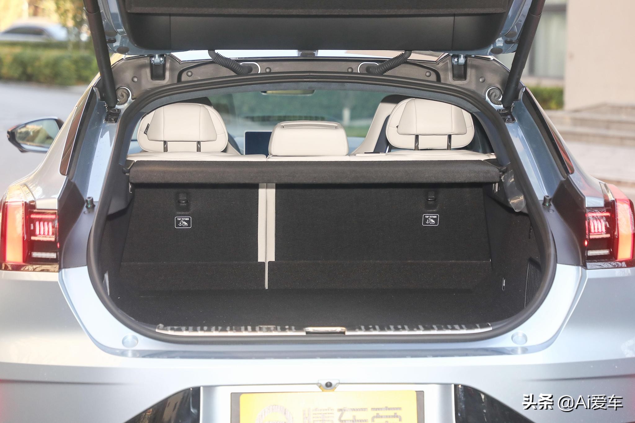 606公里续航带四驱，长轴距性能家用车，破百3.9S，实拍ZEEKR 001