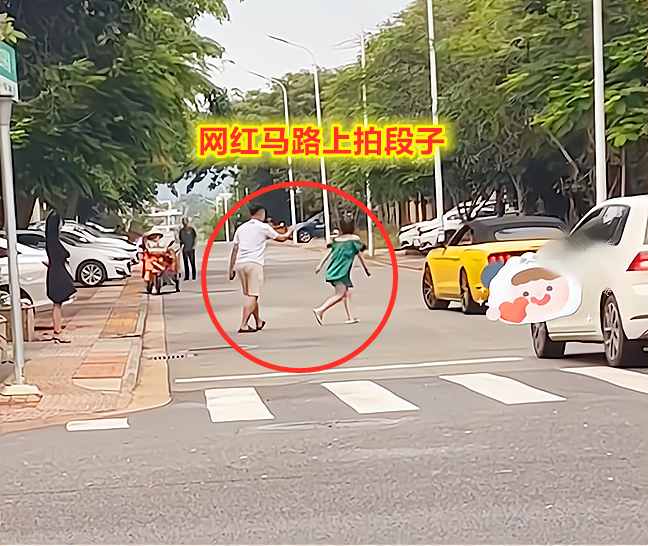 女网红“拍段子”躺马路上发出嚎叫，追逐豪车未果，叉腰站路中央