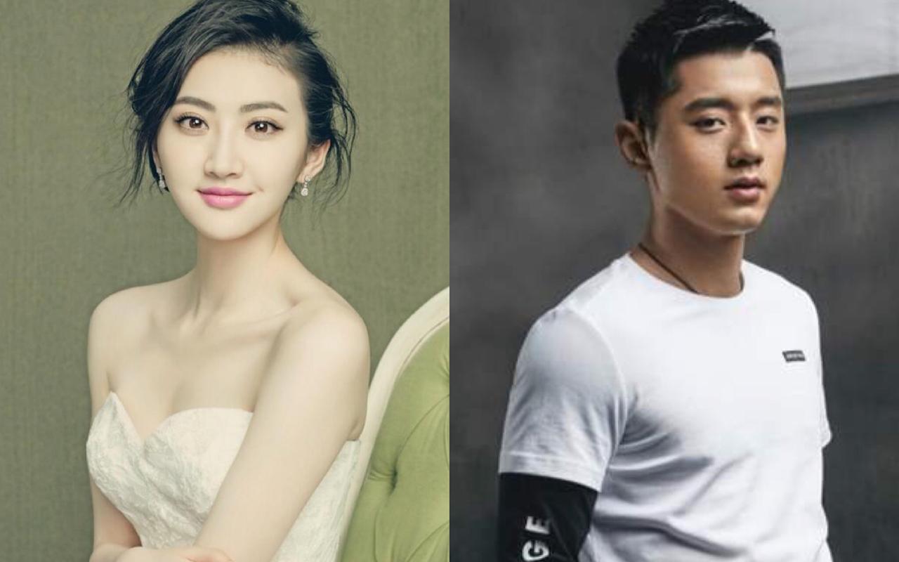 两人曾在车内"激吻",如今张继科拿私密照抵债,让景甜怎么想?