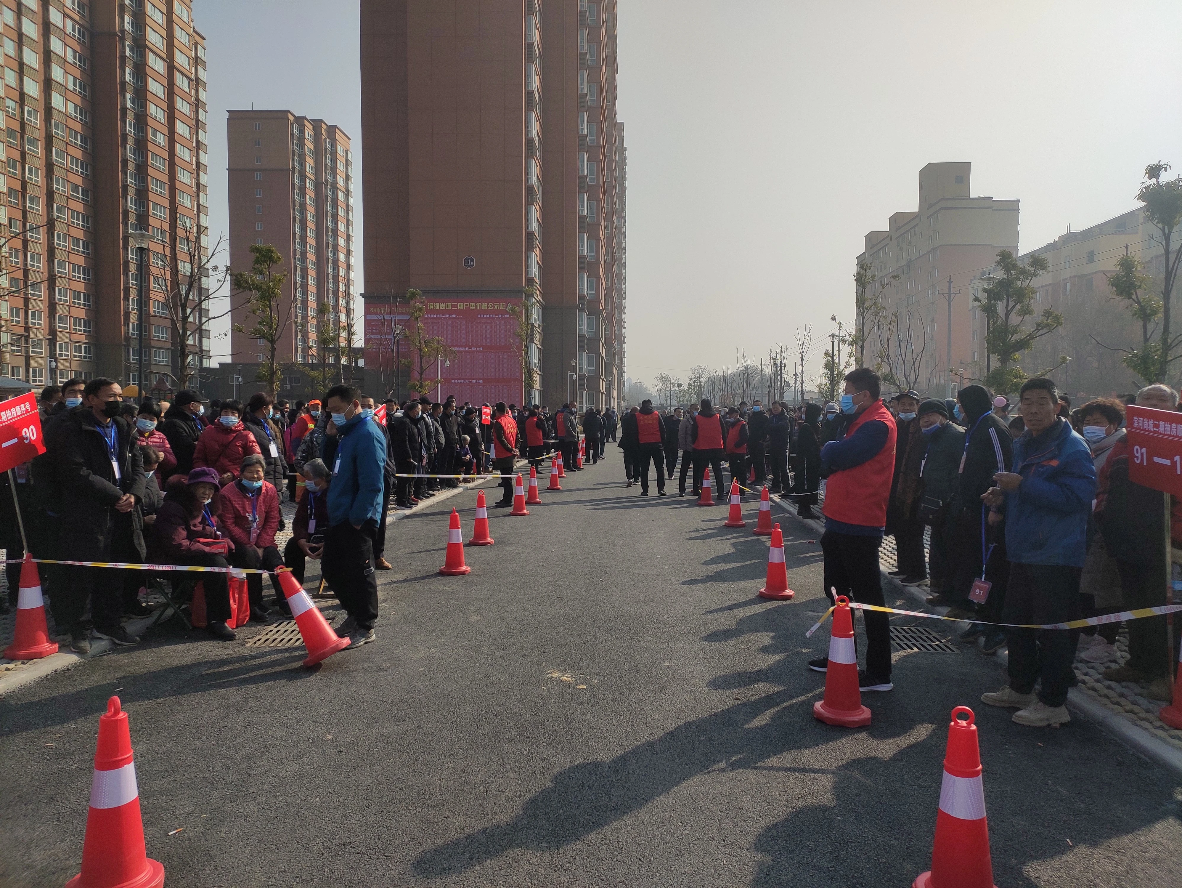 滎陽市汜水鎮:1366名安置群眾喜領新居(圖3) 滎陽市汜水鎮:1366名安置群眾喜領新居