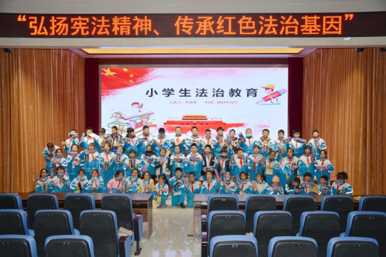 吴堡法院邀请小学生“做客”零距离接受法治教育