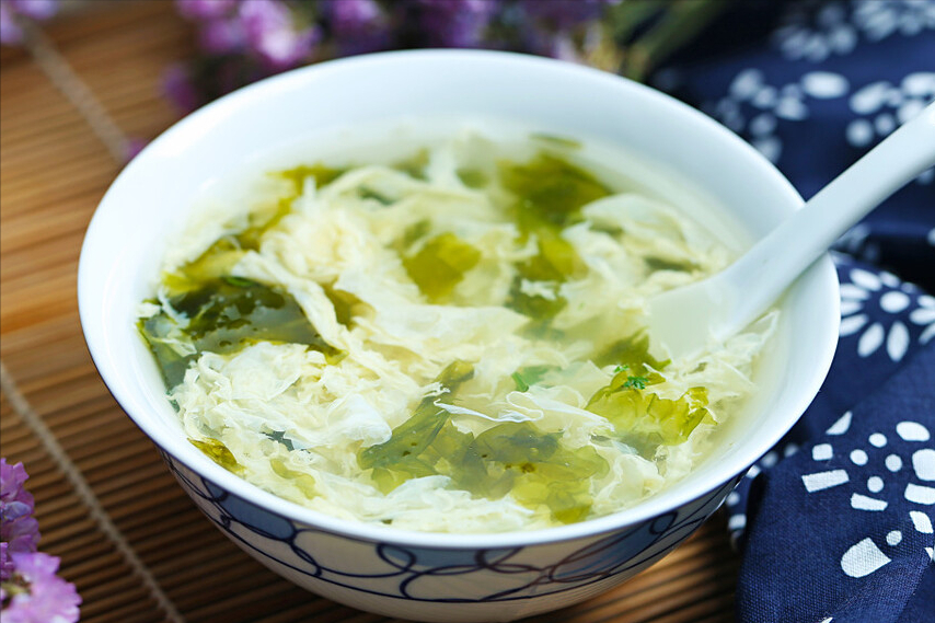 做紫菜蛋花汤，紫菜不用下锅煮，分享正确做法，汤鲜味美营养高