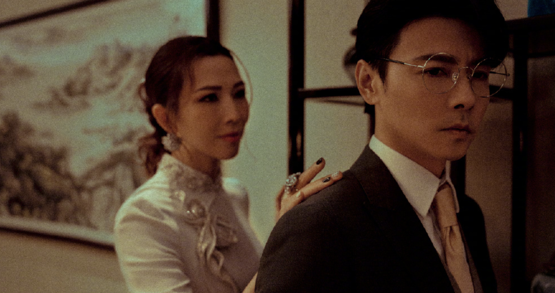 蔡少芬晒照庆祝结婚14周年，张晋甜蜜表白：我的心和你在一起