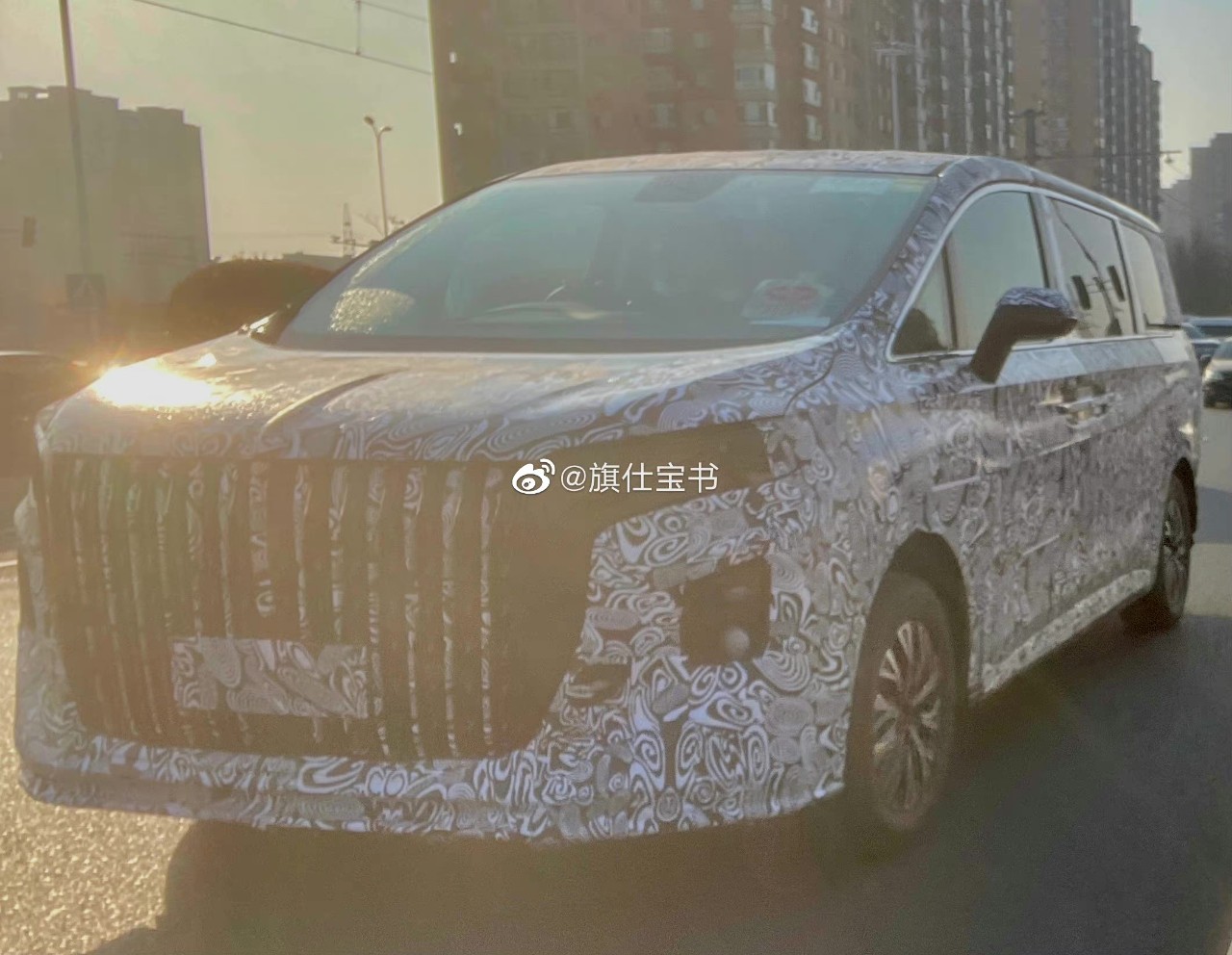 长安UNI-T 2.0T官图发布；蔚来发布疑似ET5尾灯预告图