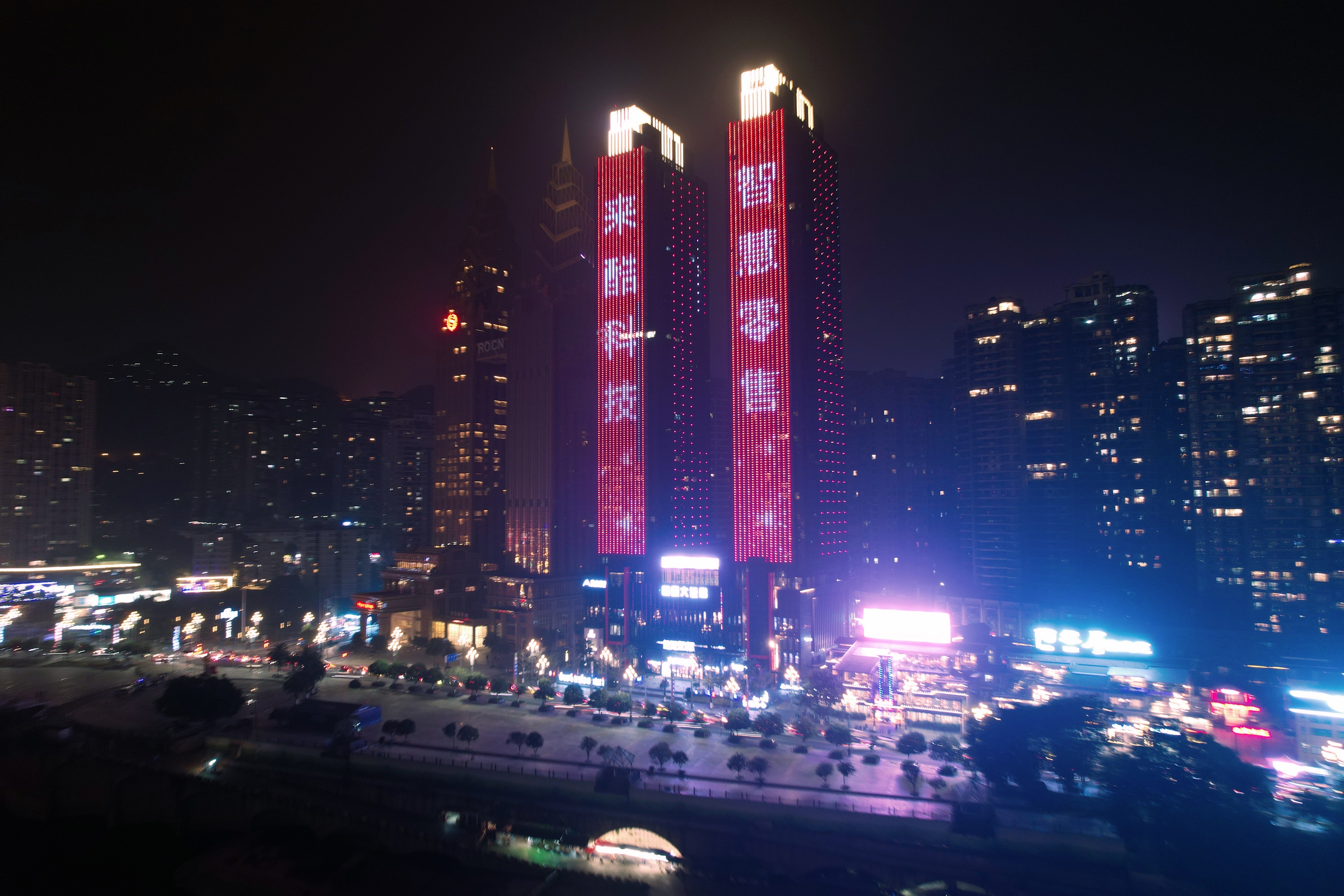 估值千億獨(dú)角獸來(lái)酷占領(lǐng)湘渝地標(biāo)，驚喜閃耀元旦夜空