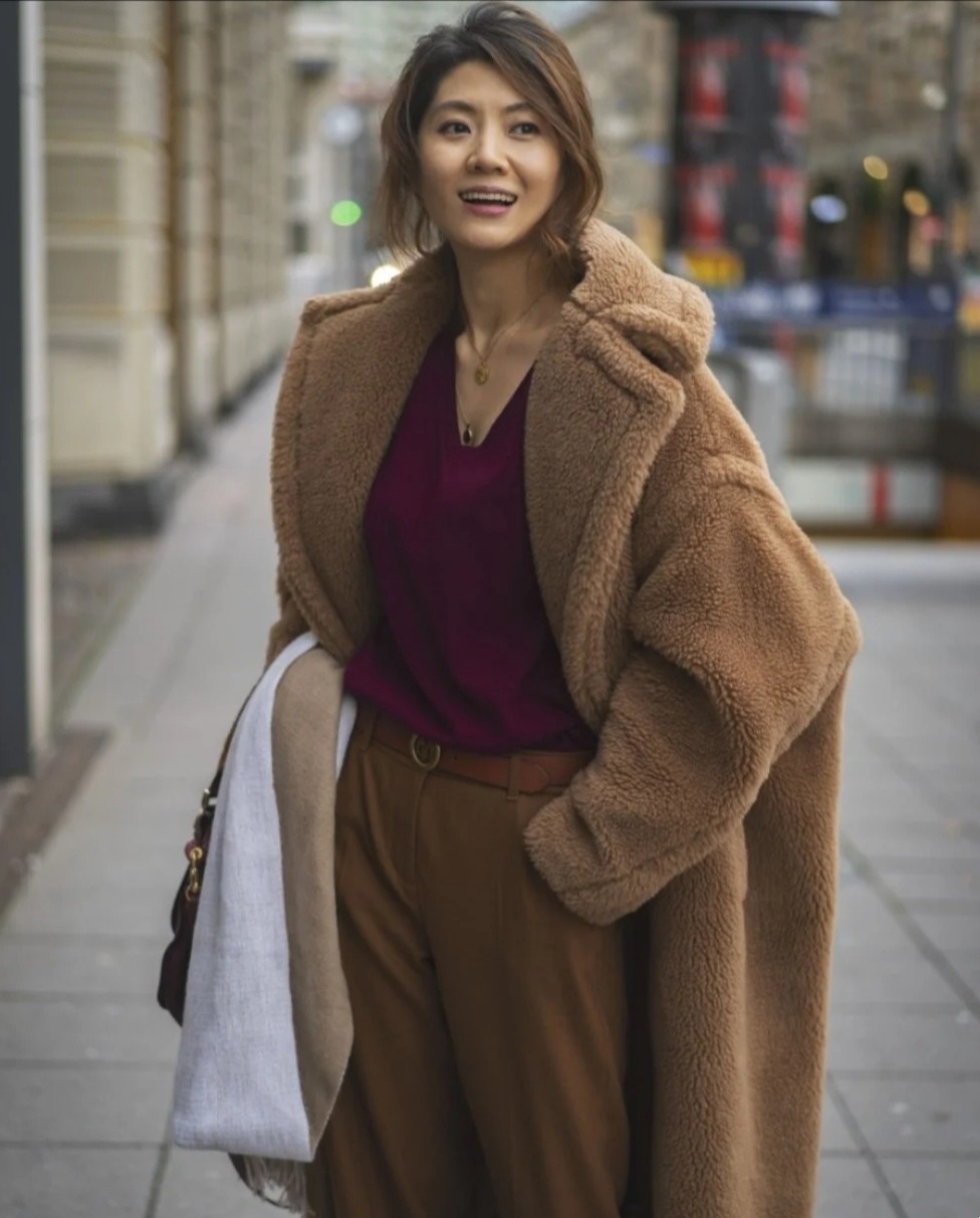 “少女风”穿搭不吃香了！今冬流行成熟风搭配，实用时尚又减龄