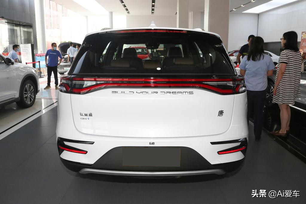 5.3L油耗，大7座设计，高配家用中型SUV，价不错，实拍比亚迪唐DM