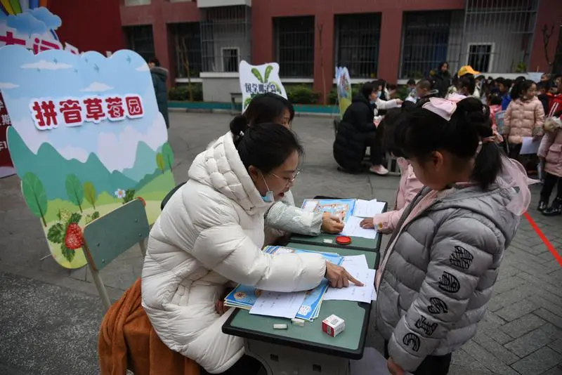 棠湖小学（南区）期末一二年级学科素养大闯关