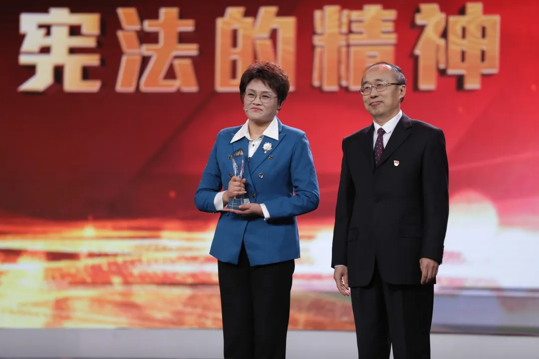 第二届“山东省十大法治人物”颁奖典礼在济南举办