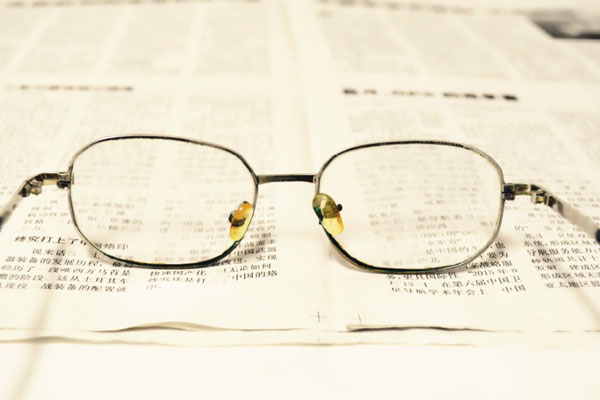 老花眼突然“自愈了”，这正常吗？别高兴得太早，或和1件事有关