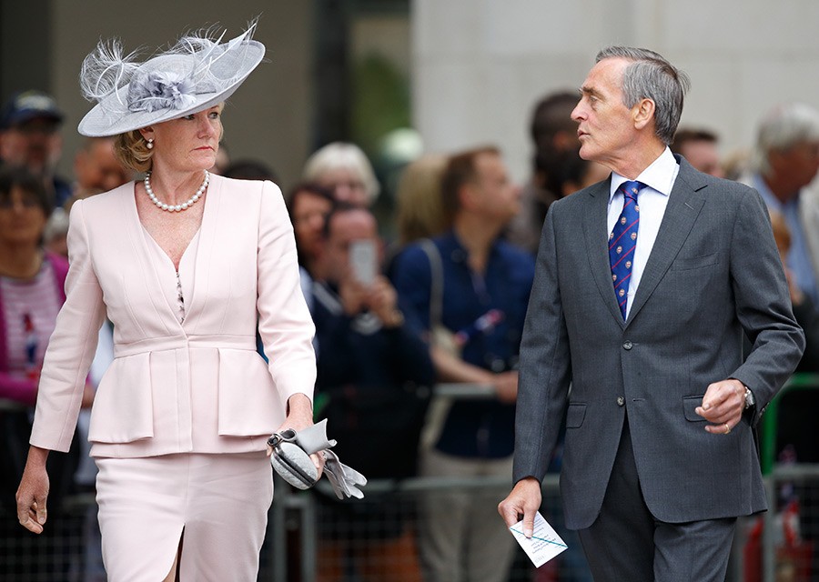 英国的西敏公爵，少将军衔，拥有12枚勋章，晚年丑闻缠身抑郁而亡