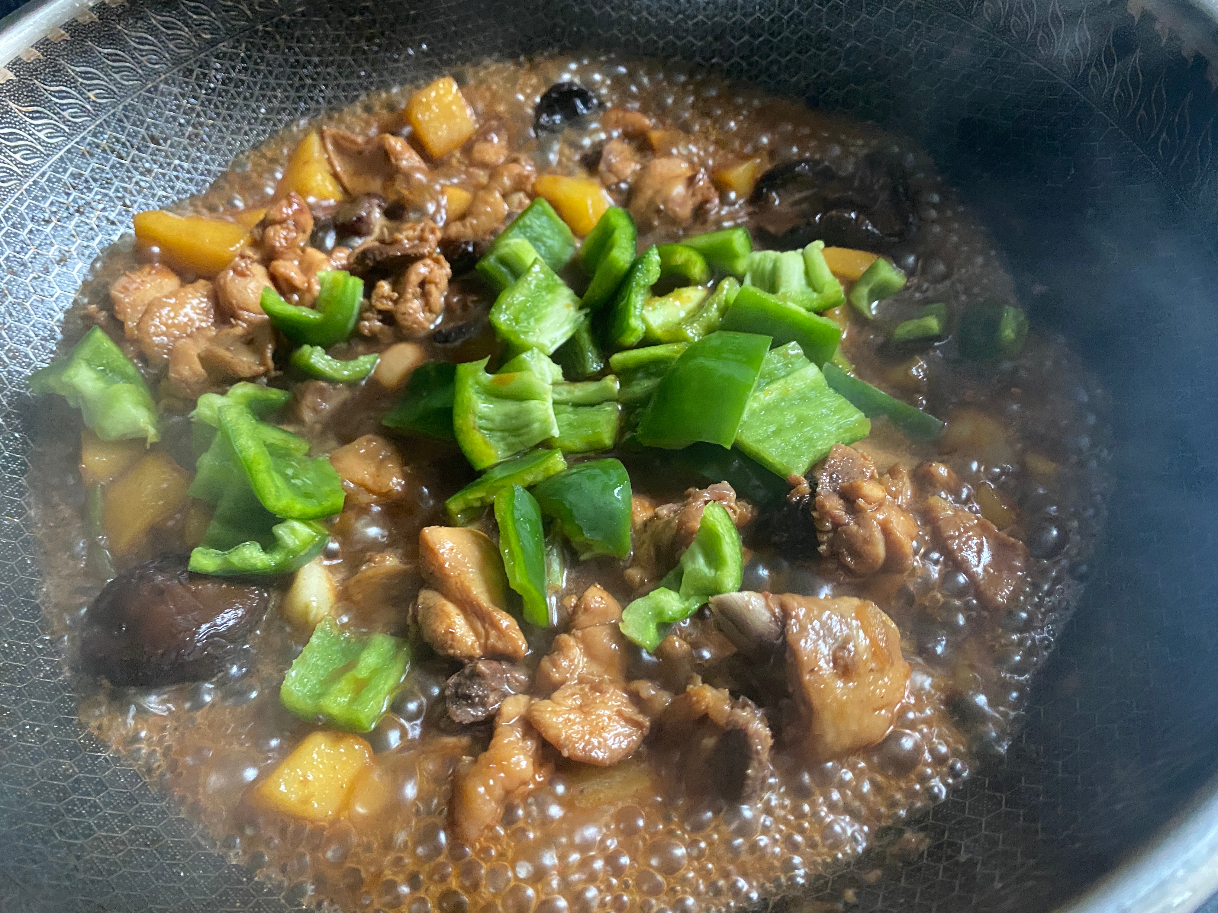 黄焖鸡到底加了什么料才那么香？除了盐和味精，最关键的是这味料