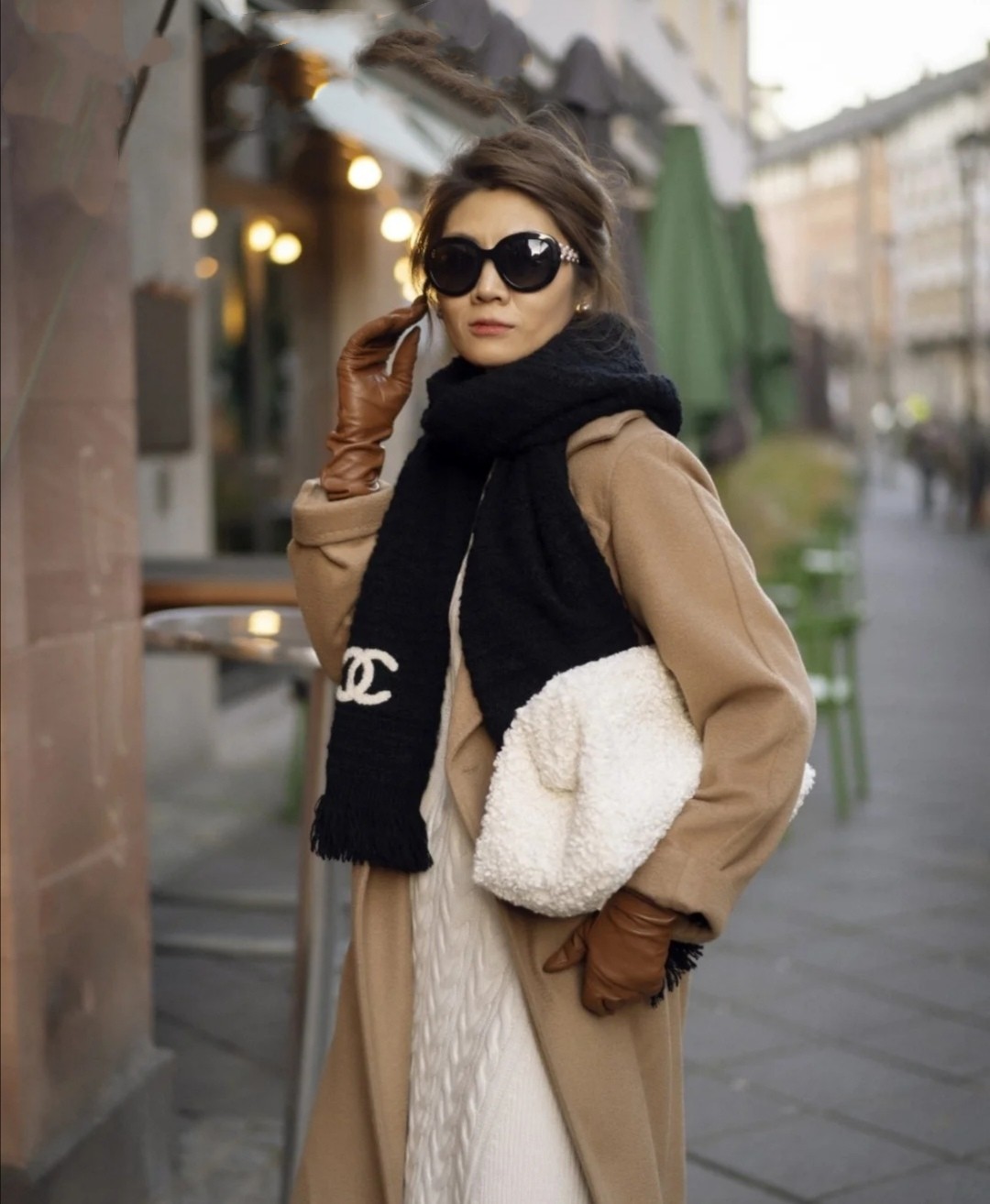 “少女风”穿搭不吃香了！今冬流行成熟风搭配，实用时尚又减龄