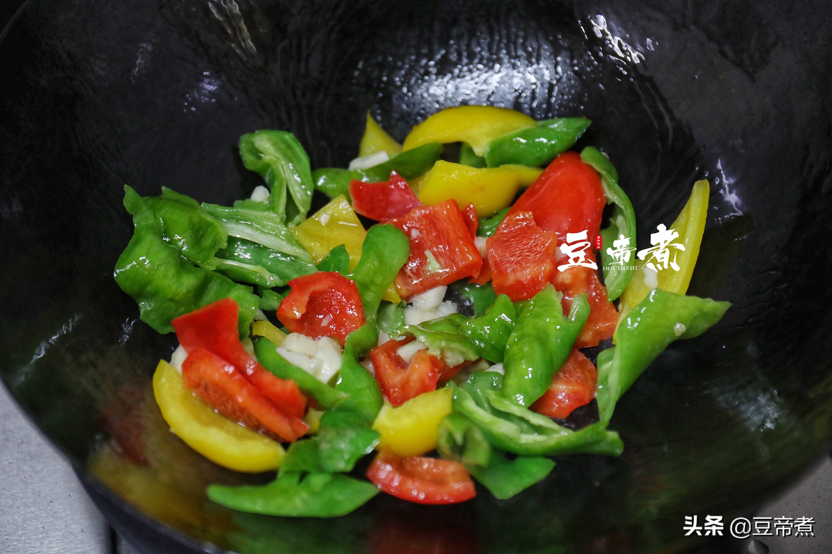 鱿鱼怎么做才好吃，今天几个步骤教你做出色香味俱全的鱿鱼佳肴