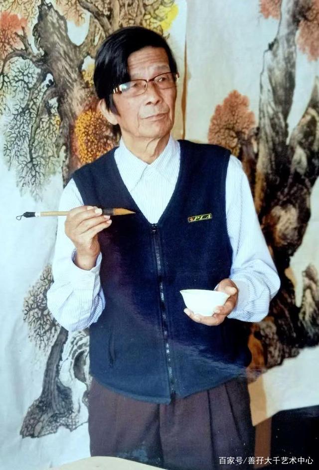 主任,天津工人艺校校长,科协委员,天津职工美术研究会会长,炎黄书画院