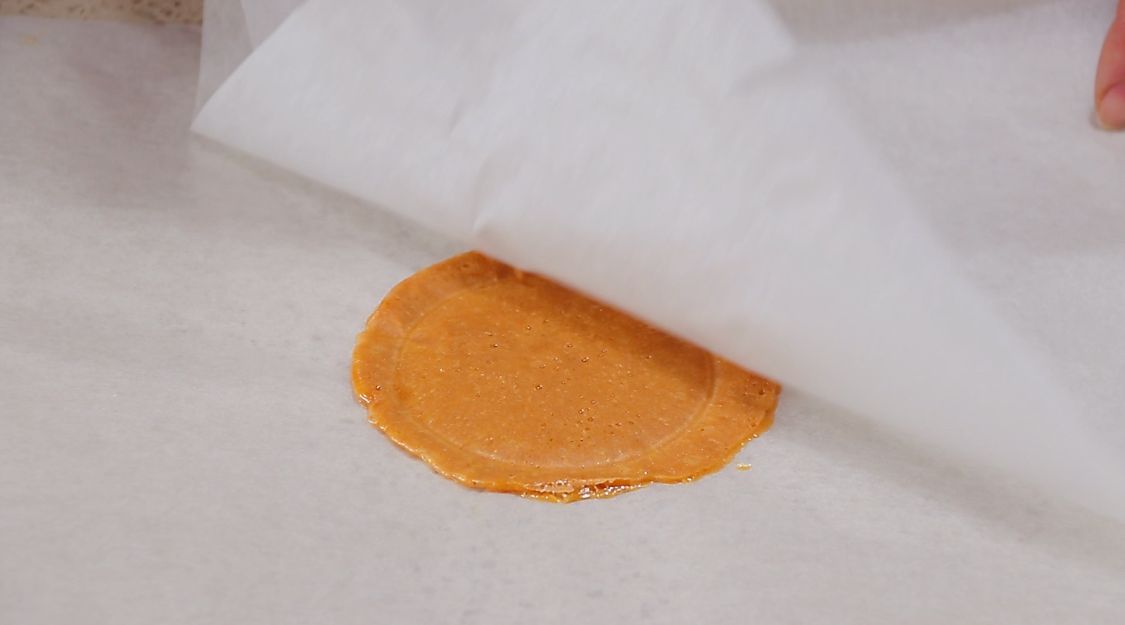 年货别总出去买，这种糖在家也能做，几勺白糖搞定，比买的好吃