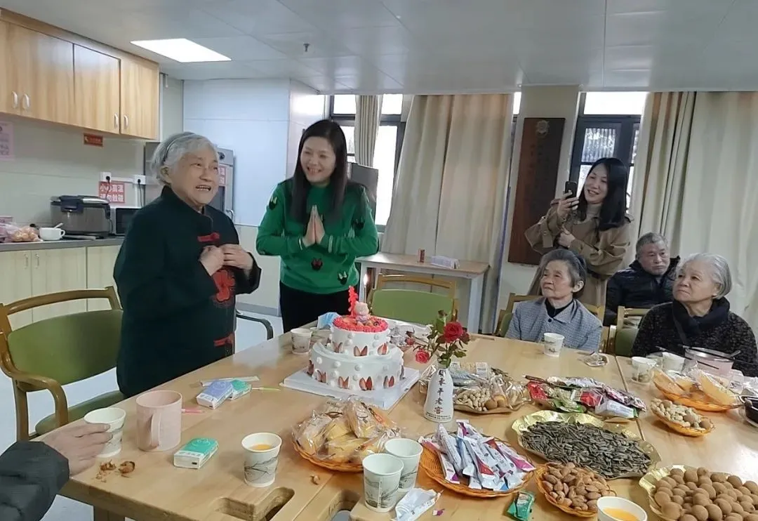 宋奶奶84岁生日会，幸福尽在不言中