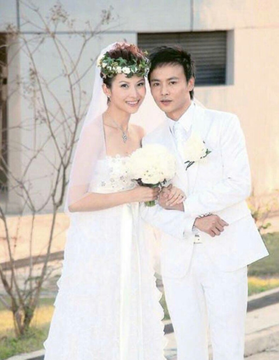 蔡少芬晒照庆祝结婚14周年，张晋甜蜜表白：我的心和你在一起