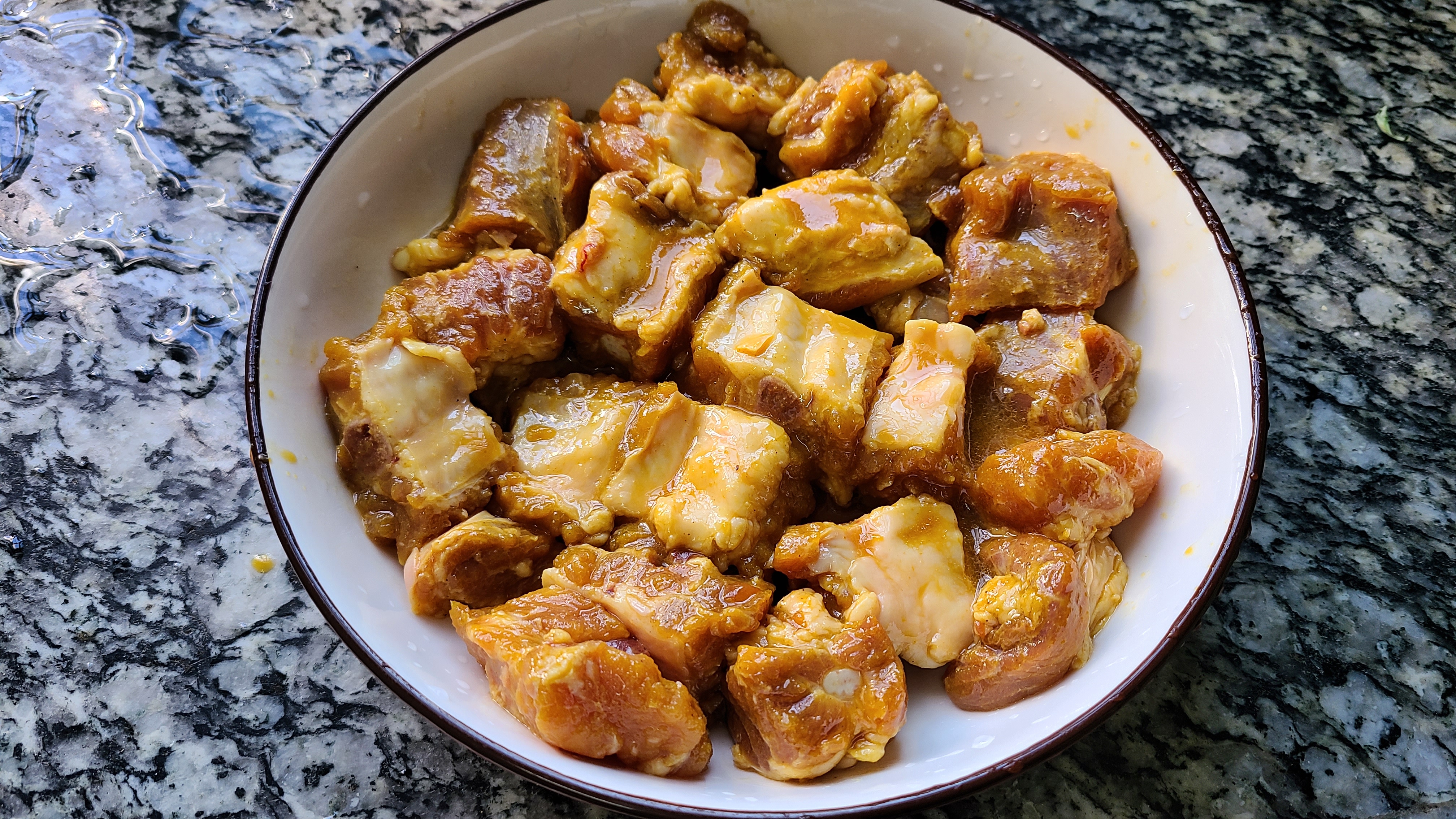 广东老厨师教的排骨做法，香喷喷的一道家常菜，好吃味浓