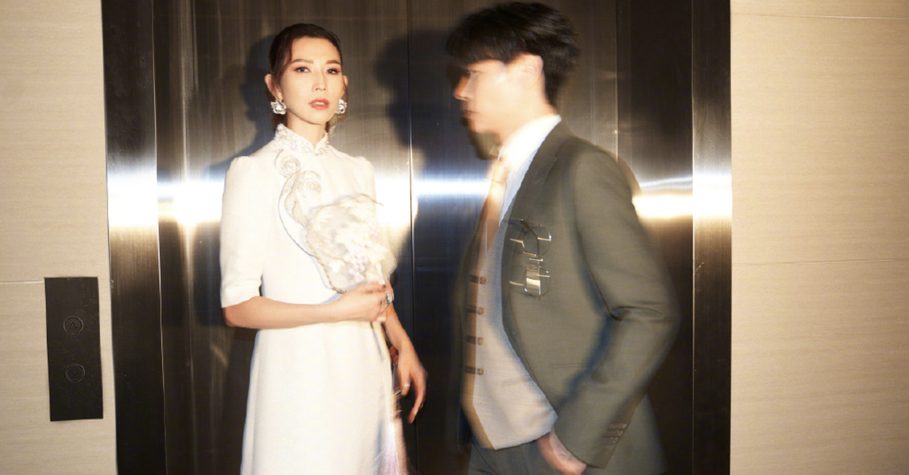 蔡少芬晒照庆祝结婚14周年，张晋甜蜜表白：我的心和你在一起