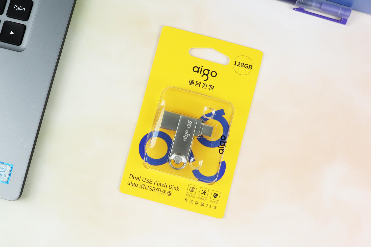 手机空间不够用怎么办？建议试试USB3.2双口手机U盘，直插式扩容