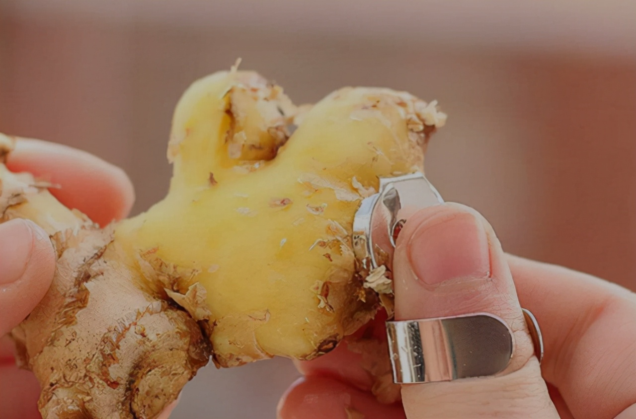 吃姜不去皮 吃错害自己 吃生姜到底要不要去皮 别吃错了 6park Com