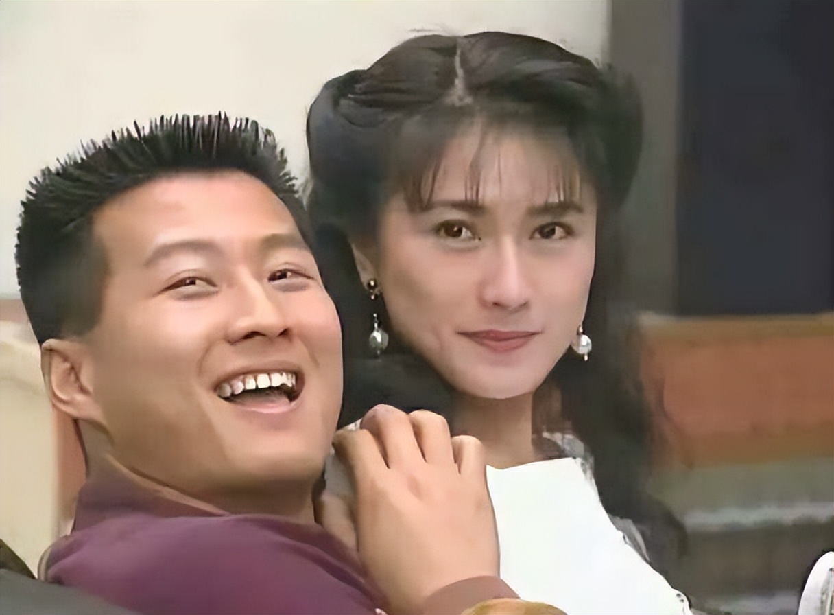 出道仅一年,就在新人中崭露头角,1990年,孙兴凭借家庭喜剧《家有仙妻