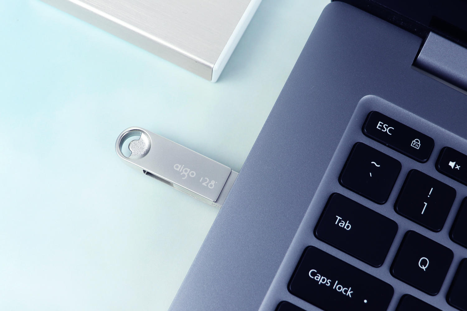 手机空间不够用怎么办？建议试试USB3.2双口手机U盘，直插式扩容