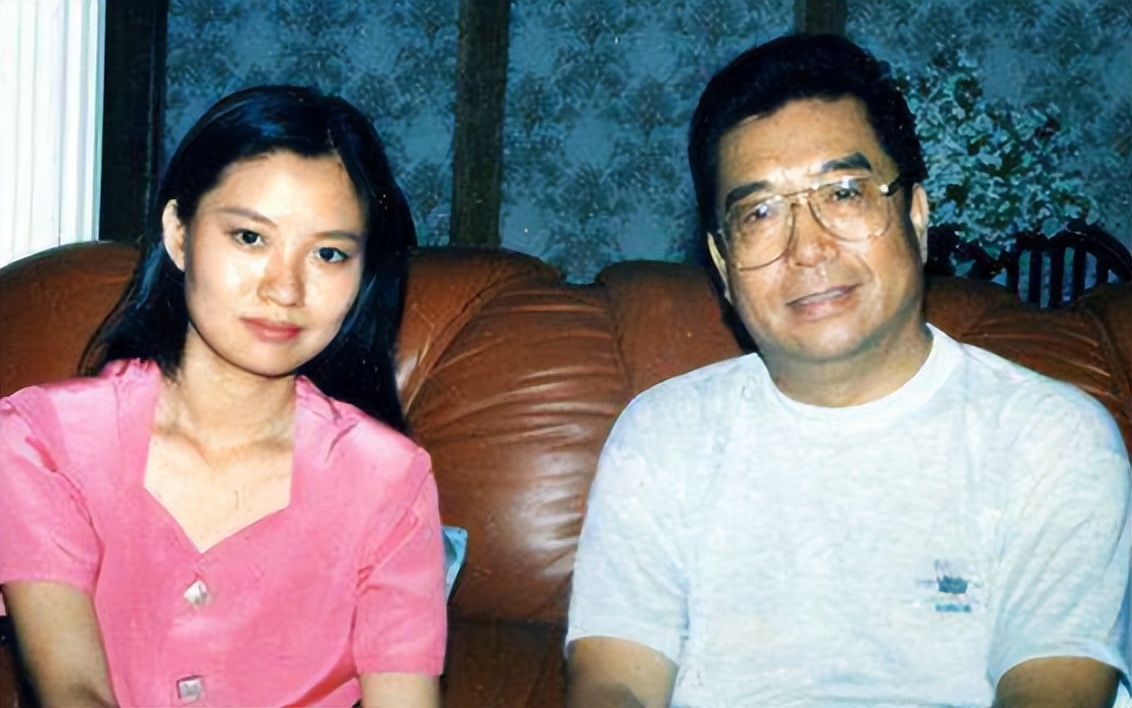 李双江和梦鸽聚会,心情愉悦听萨克斯喝茅台,儿子李天一明天出狱最新