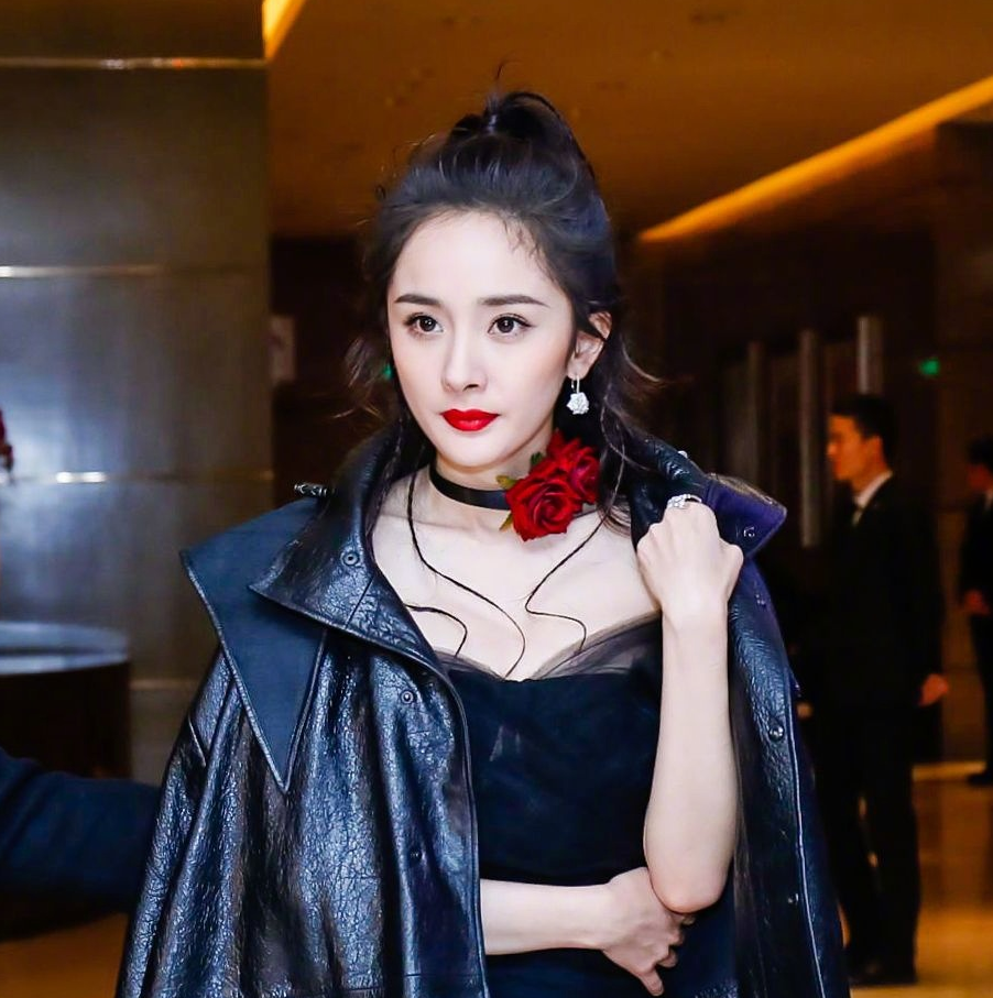 杨幂迎"喜事"官宣离开嘉行,评论区一片喜庆!