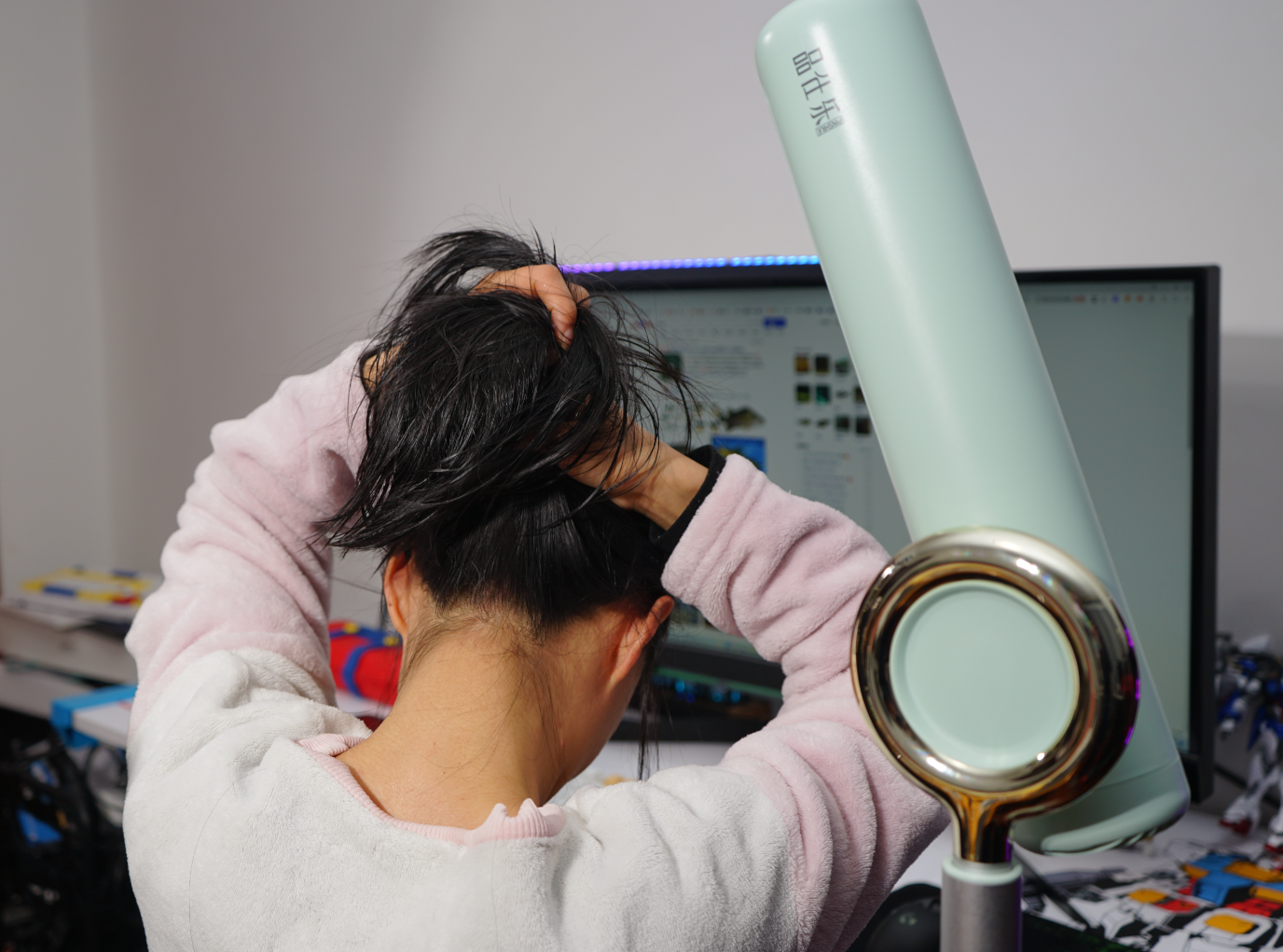 品仕乐立式电吹风体验：颜值与形态都有点意思！还可适当解放双手