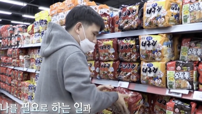 姐姐一句话，韩国小哥在超市义务整理货架9年，收获人生最大幸福
