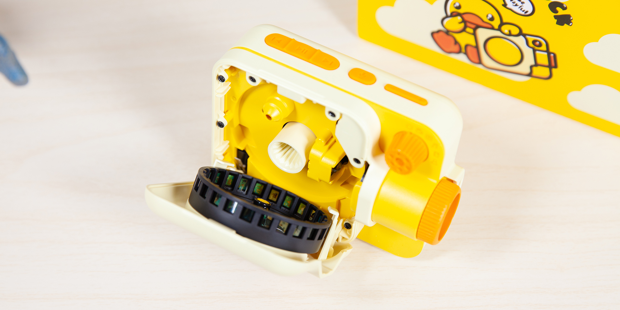 保护视力、远离数码产品，送孩子一台趣学伴儿童故事放映机吧