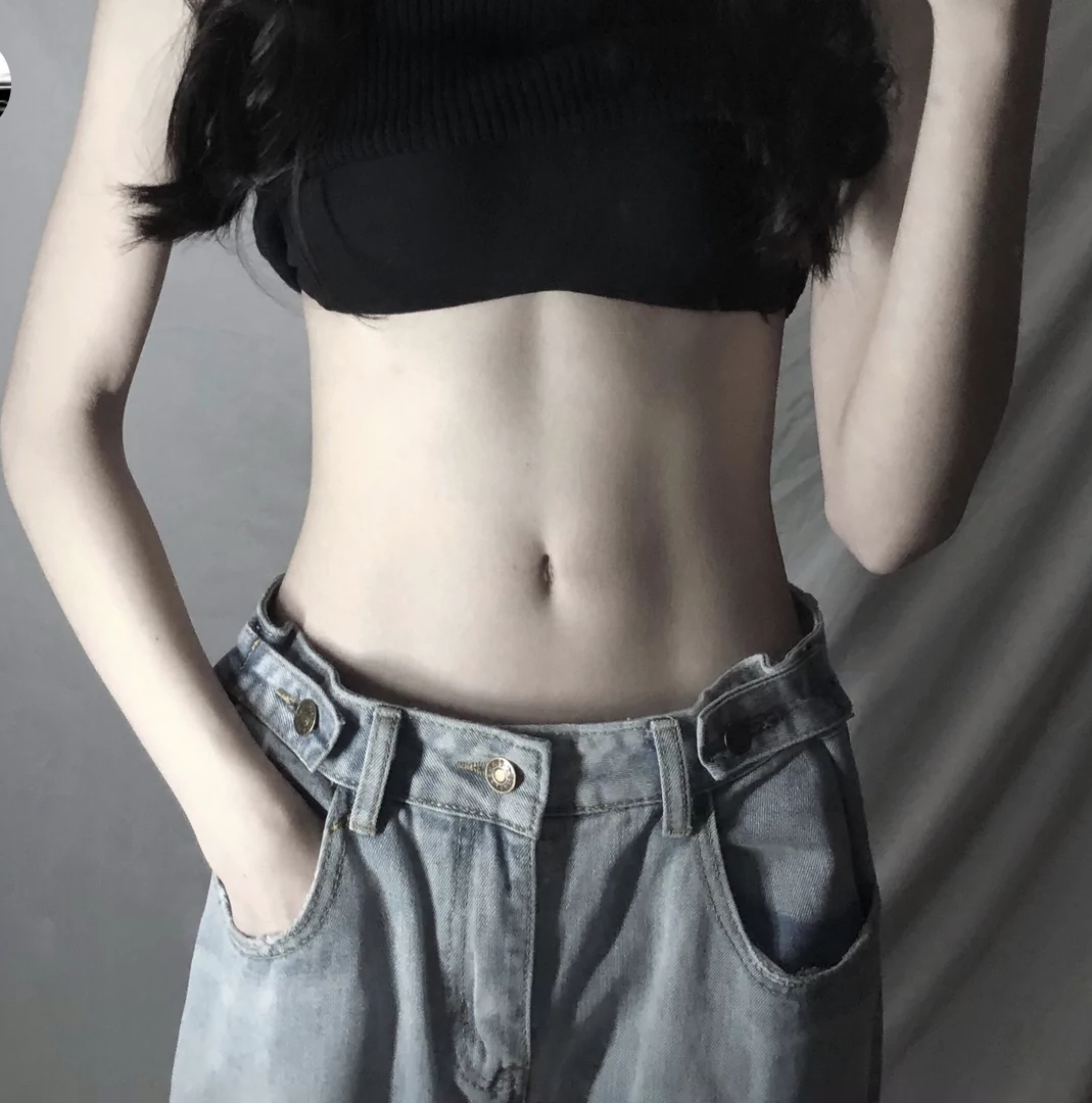 张子枫:三亿网友都在讨论她的胸,这胸碍了谁的眼?_乳房网